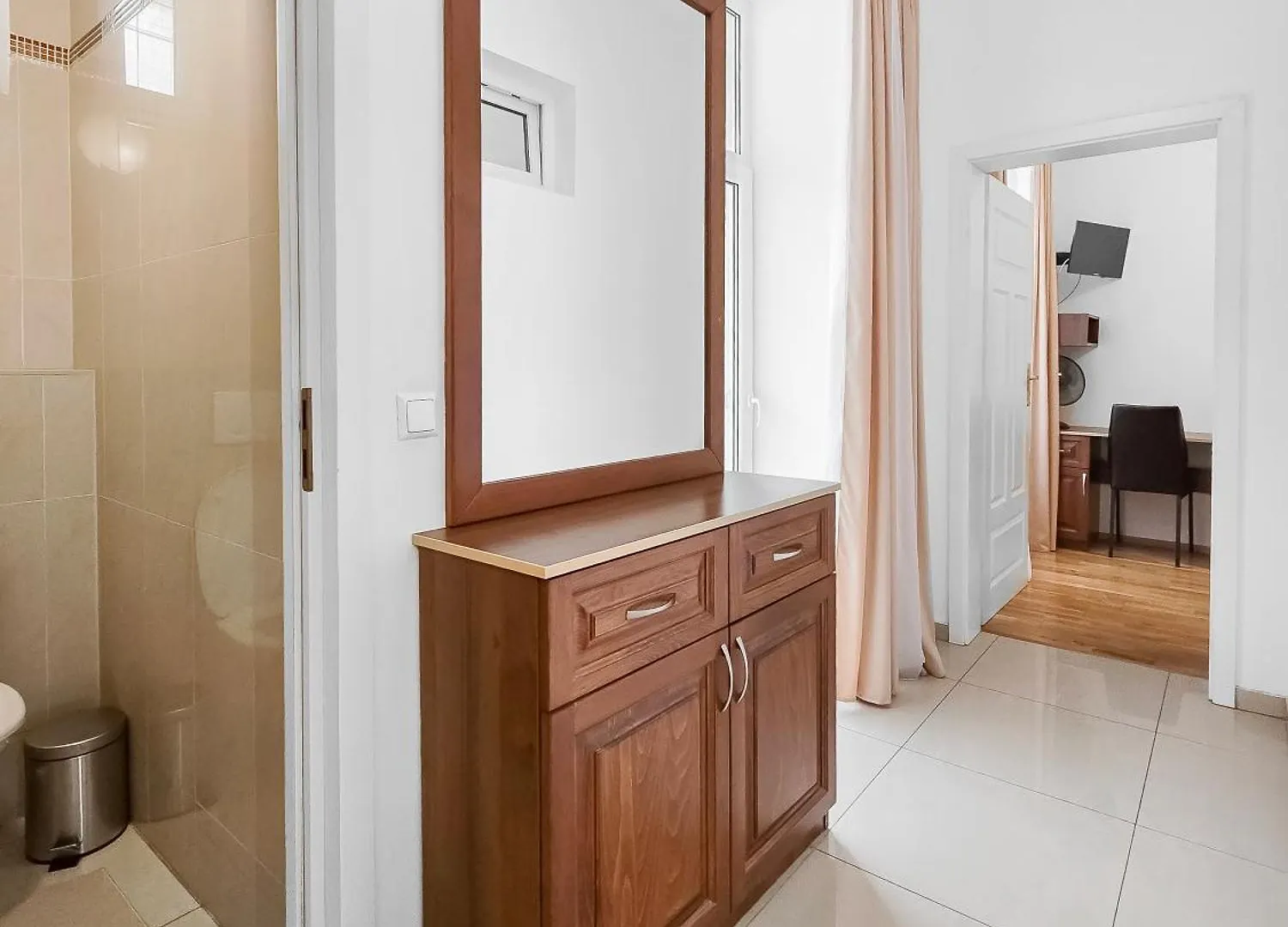 Apartmán Spacious 3-Bedroom Retreat With Balcony For 8 Near Millennium Tower Vídeň