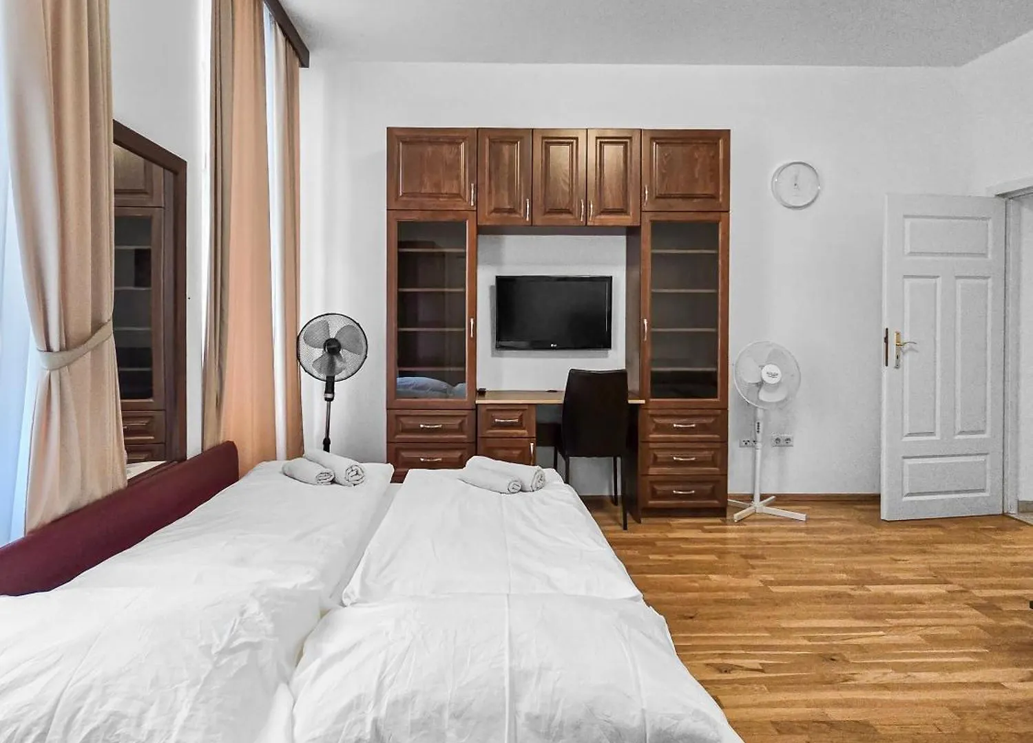 Spacious 3-Bedroom Retreat With Balcony For 8 Near Millennium Tower Vídeň Rakousko