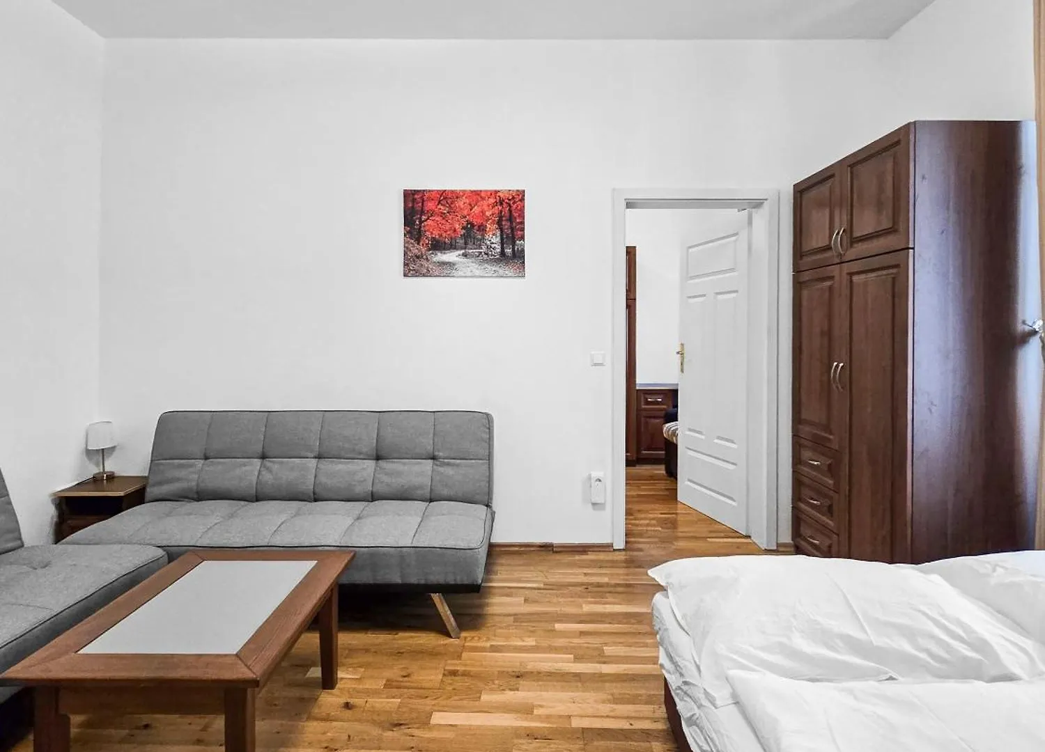 Apartmán Spacious 3-Bedroom Retreat With Balcony For 8 Near Millennium Tower Vídeň