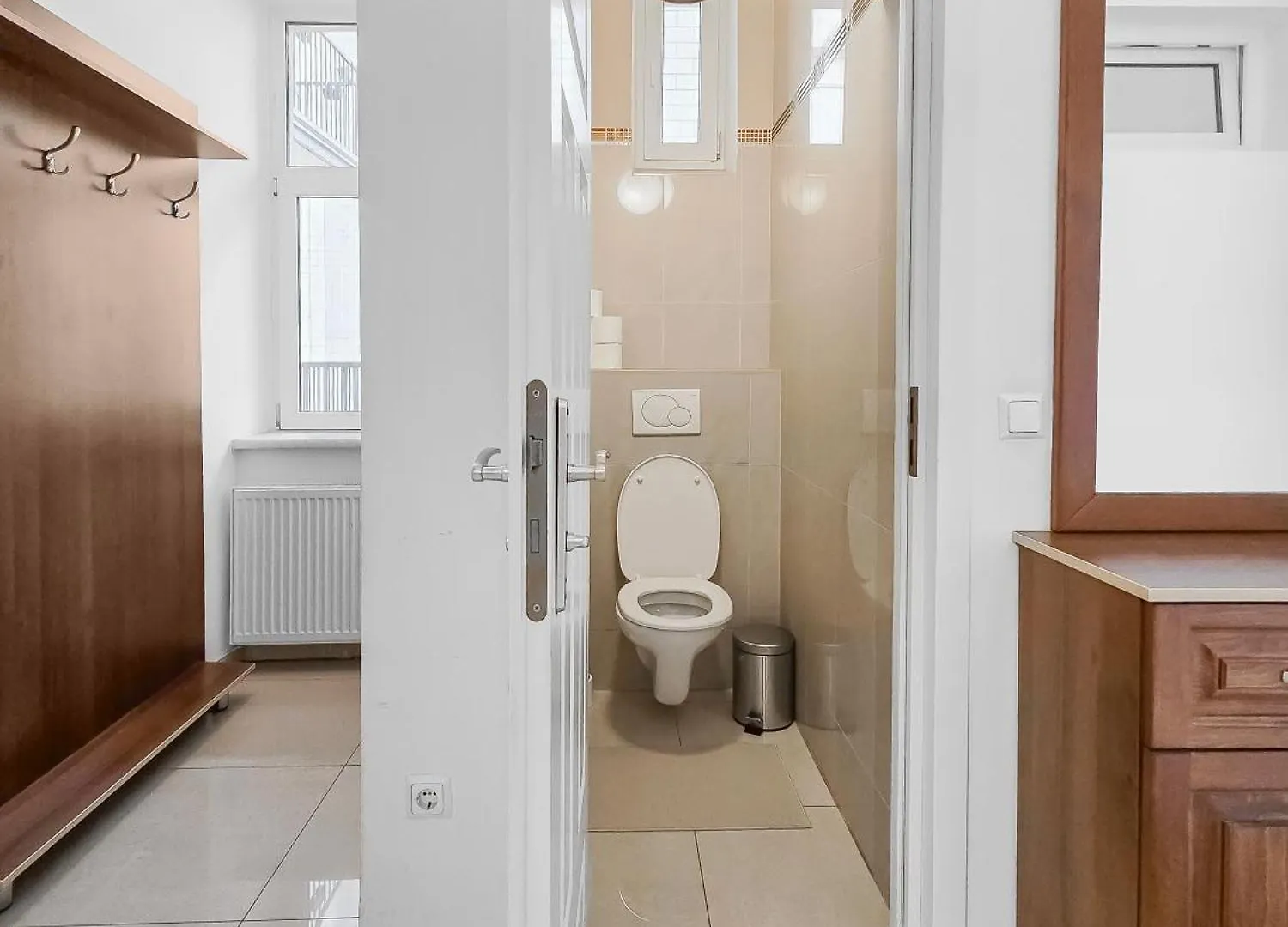 Spacious 3-Bedroom Retreat With Balcony For 8 Near Millennium Tower Wenen 0*,  Oostenrijk