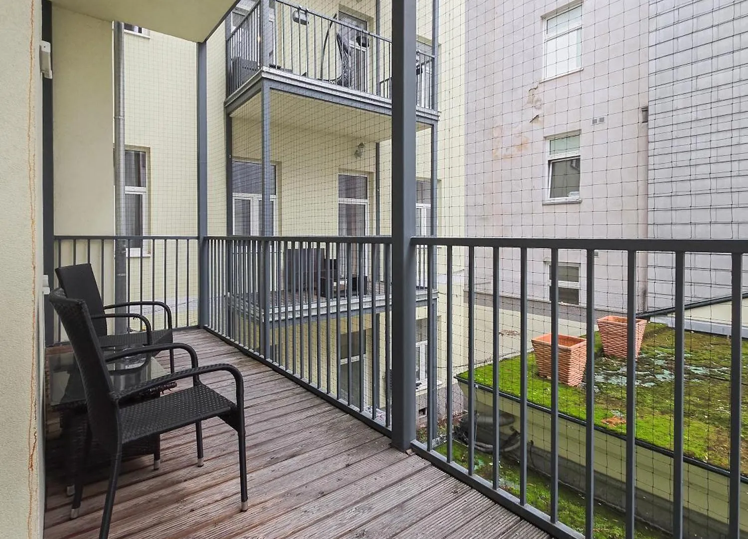 Spacious 3-Bedroom Retreat With Balcony For 8 Near Millennium Tower Wenen Oostenrijk