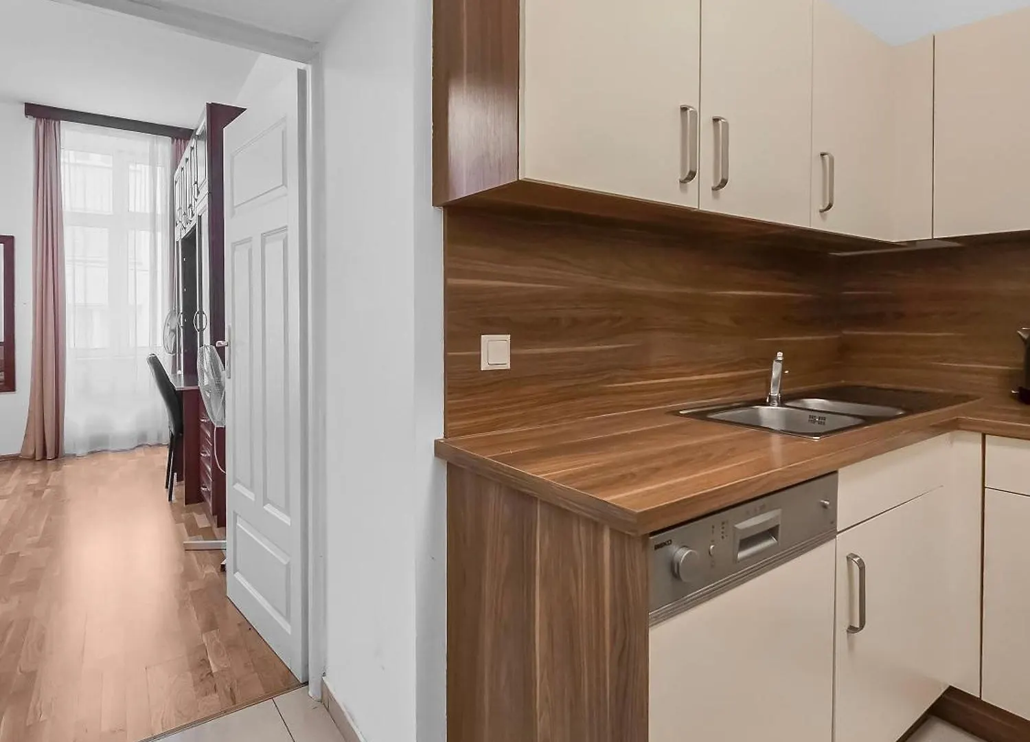 Appartement Spacious 3-Bedroom Retreat With Balcony For 8 Near Millennium Tower Wenen