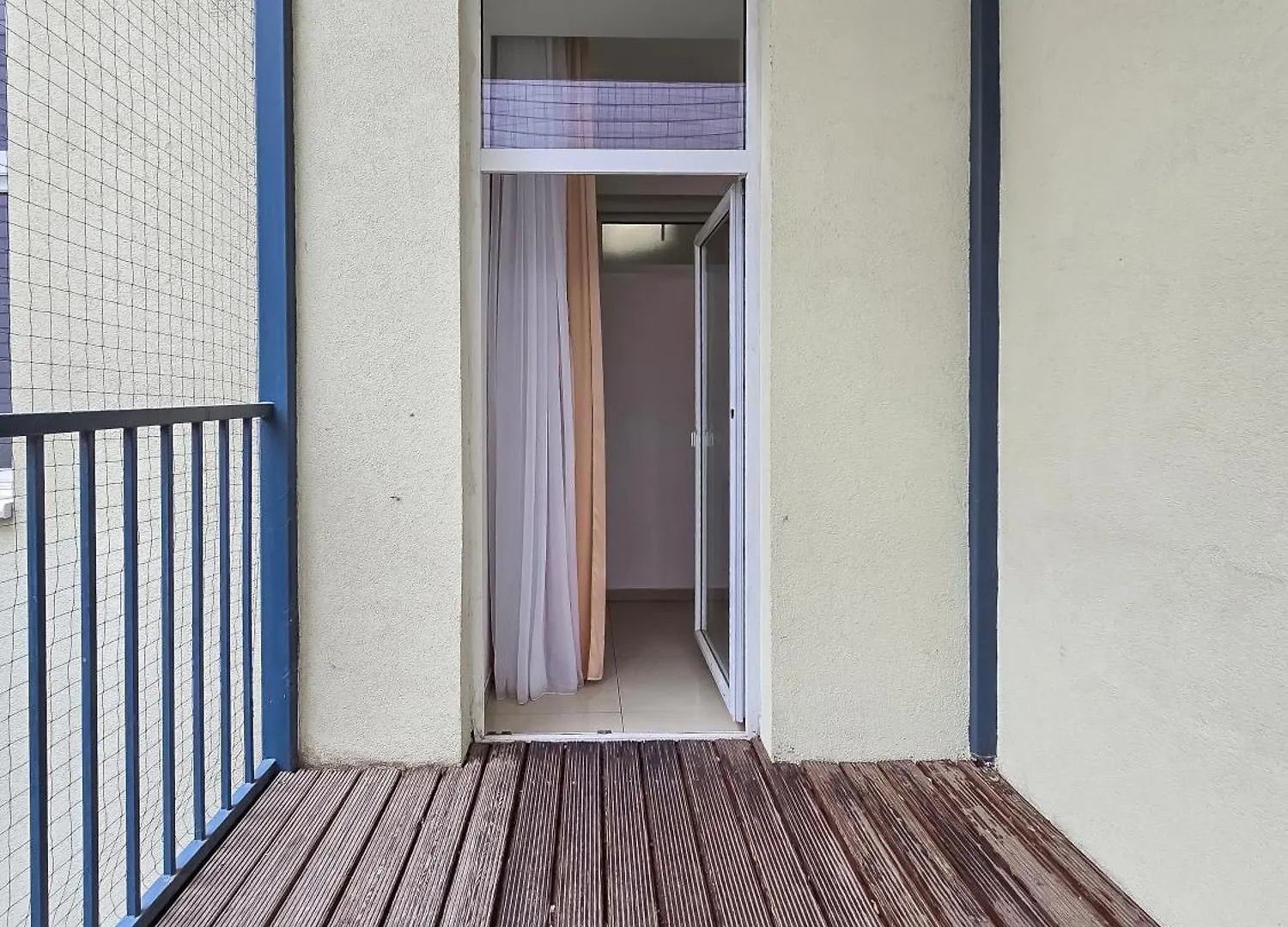 Spacious 3-Bedroom Retreat With Balcony For 8 Near Millennium Tower Wenen