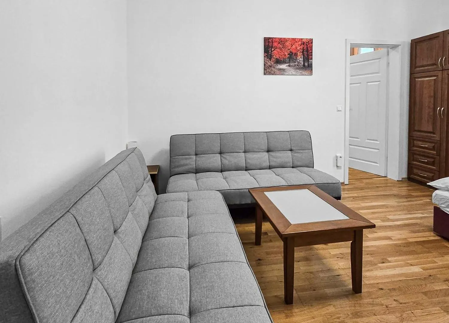 Spacious 3-Bedroom Retreat With Balcony For 8 Near Millennium Tower Wenen 0*,